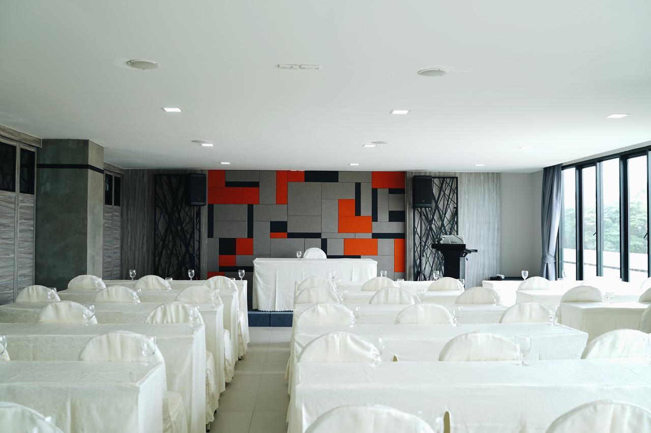 Devloft Hotel Korat Nakhonratchasima Exteriör bild